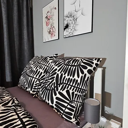 Homestyle Near Duesseldorf Messe & Airport ميربش